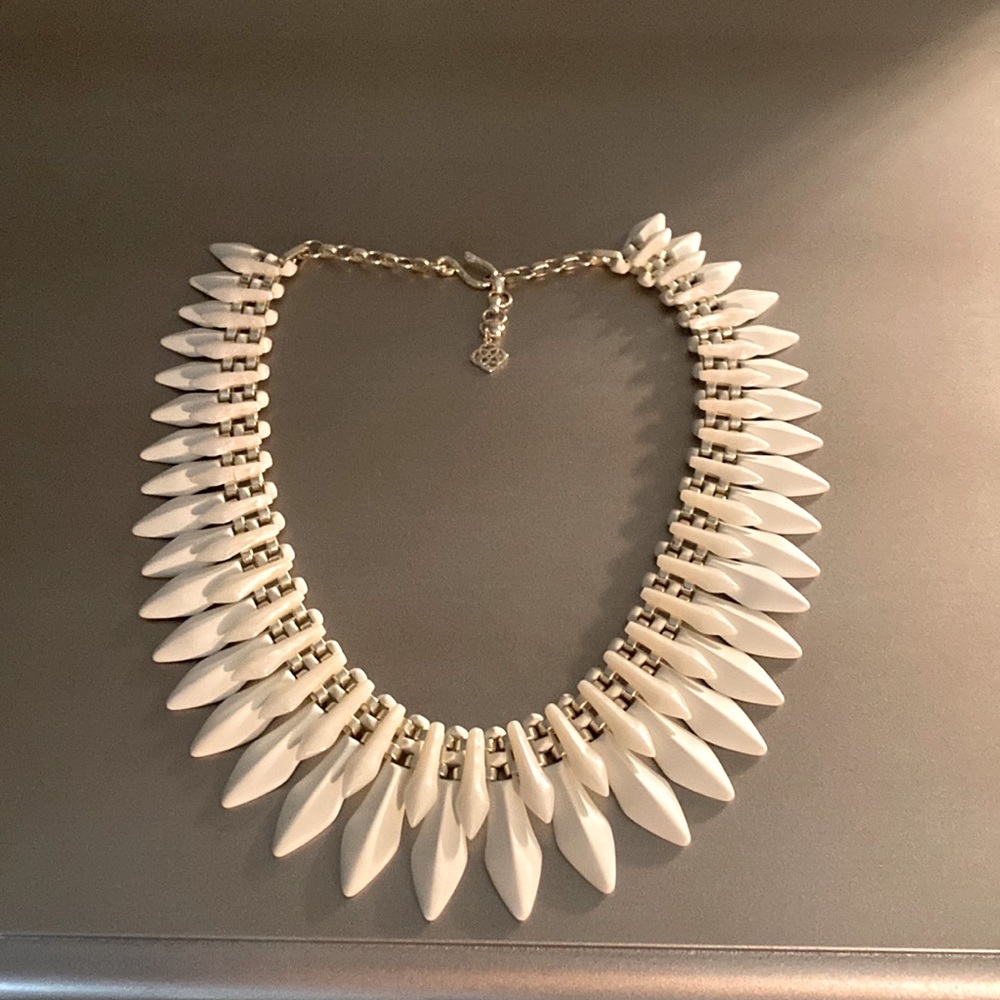 Kendra Scott necklace
